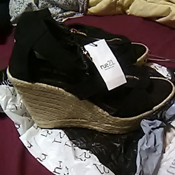 Shoes - Picture 2 of 3